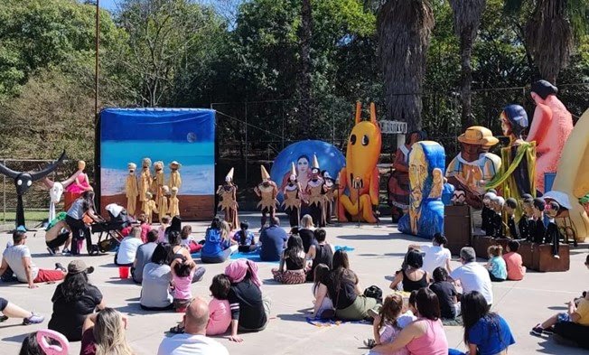 NOVO ESPETÁCULO DA CIA. PiA FraUs, “GIGANTES MODERNISTAS”, TEM APRESENTAÇÕES GRATUITASEM PARQUES DAS ZONAS