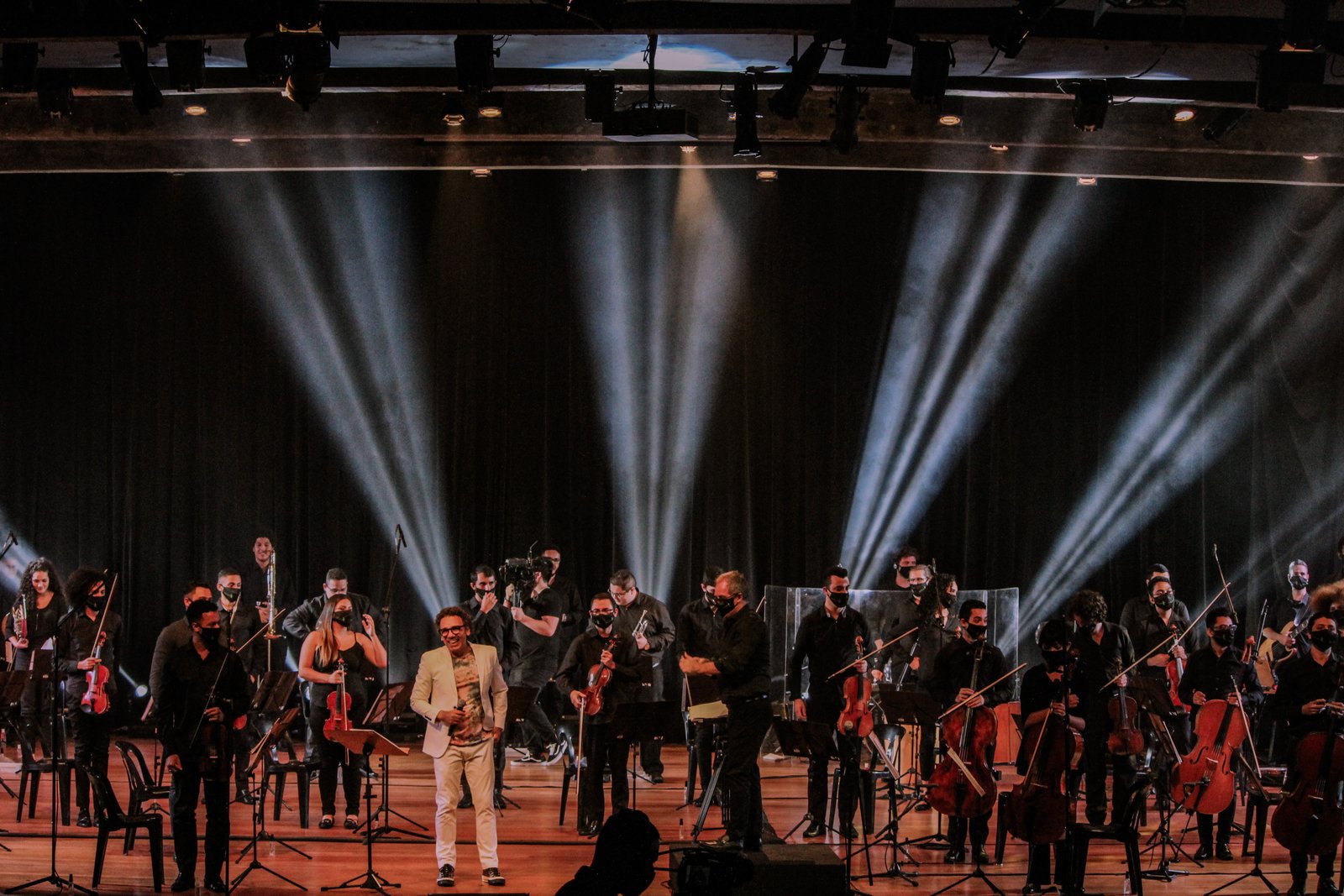 Popular e erudito: Simoninha e Orquestra Sinfônica de Heliópolis apresentam-se no Sesc Itaquera