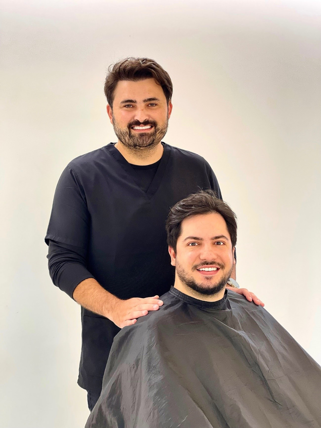 Thiago, da dupla com Thaeme, realiza procedimento estético em São Paulo