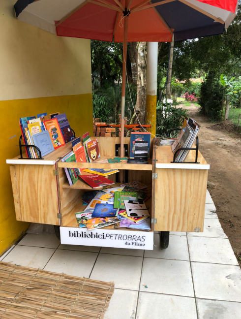 Uma biblioteca sobre rodas visita as escolas de Morretes - imagem 3
