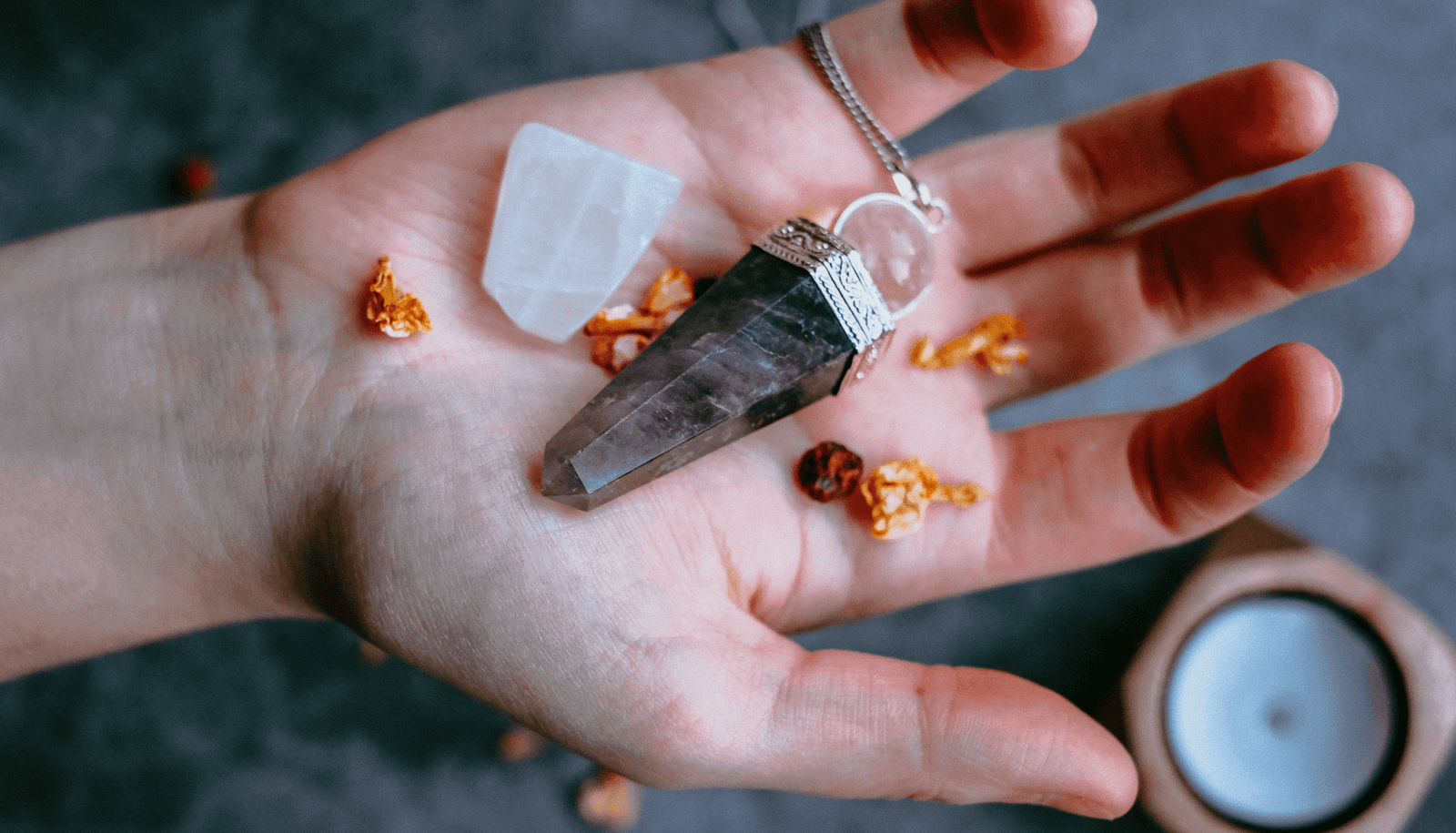 AMULETOS 2023: TENHA OS ACASOS E A SORTE AO SEU LADO
