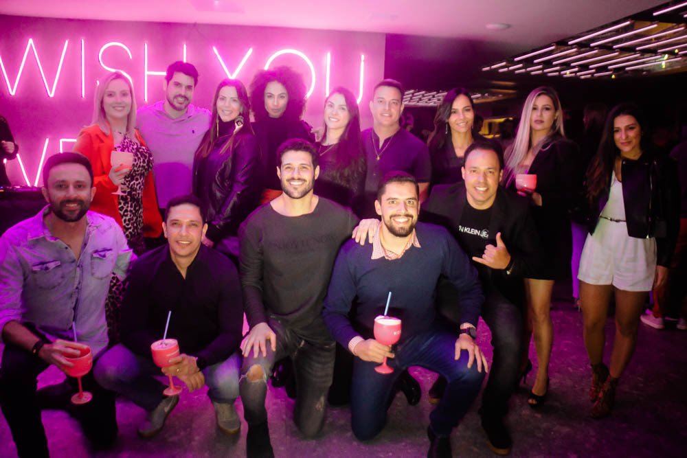 Ex-BBB, Rodrigo Mussi celebra recuperação e reúne amigos famosos em pocket show de Fiuk na Housi em SP - imagem 6