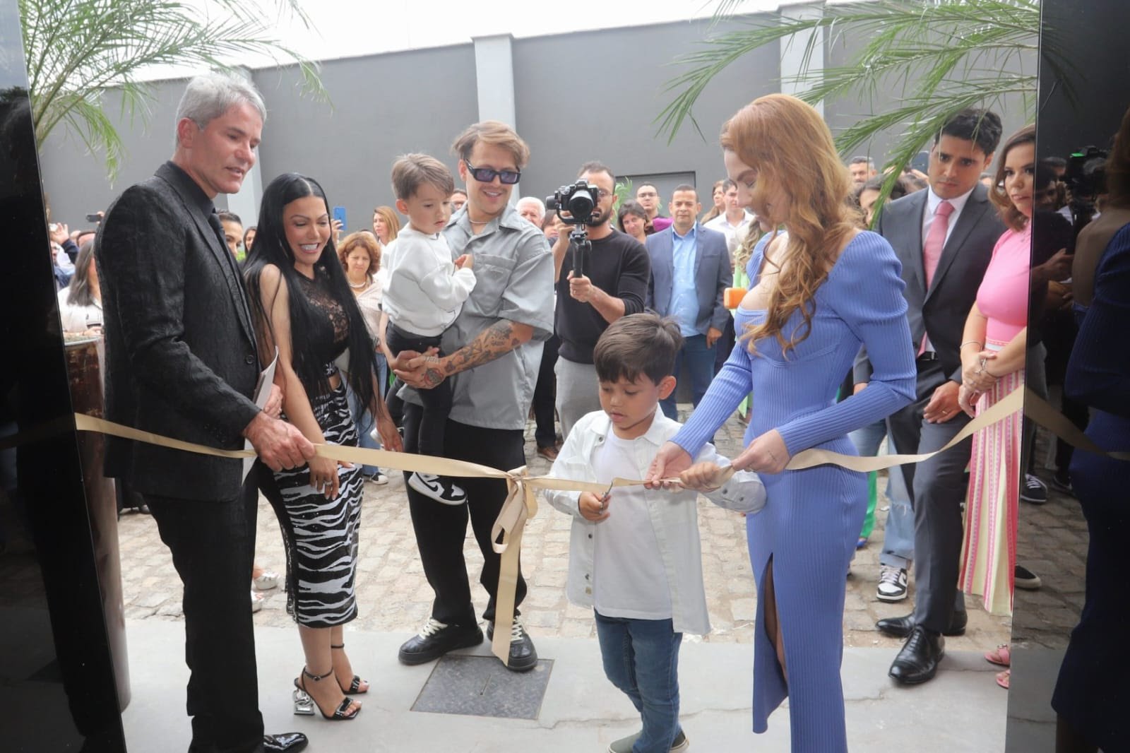 Família Poncio inaugura instituto que oferece serviços médicos e odontológicos gratuitos em Caxias