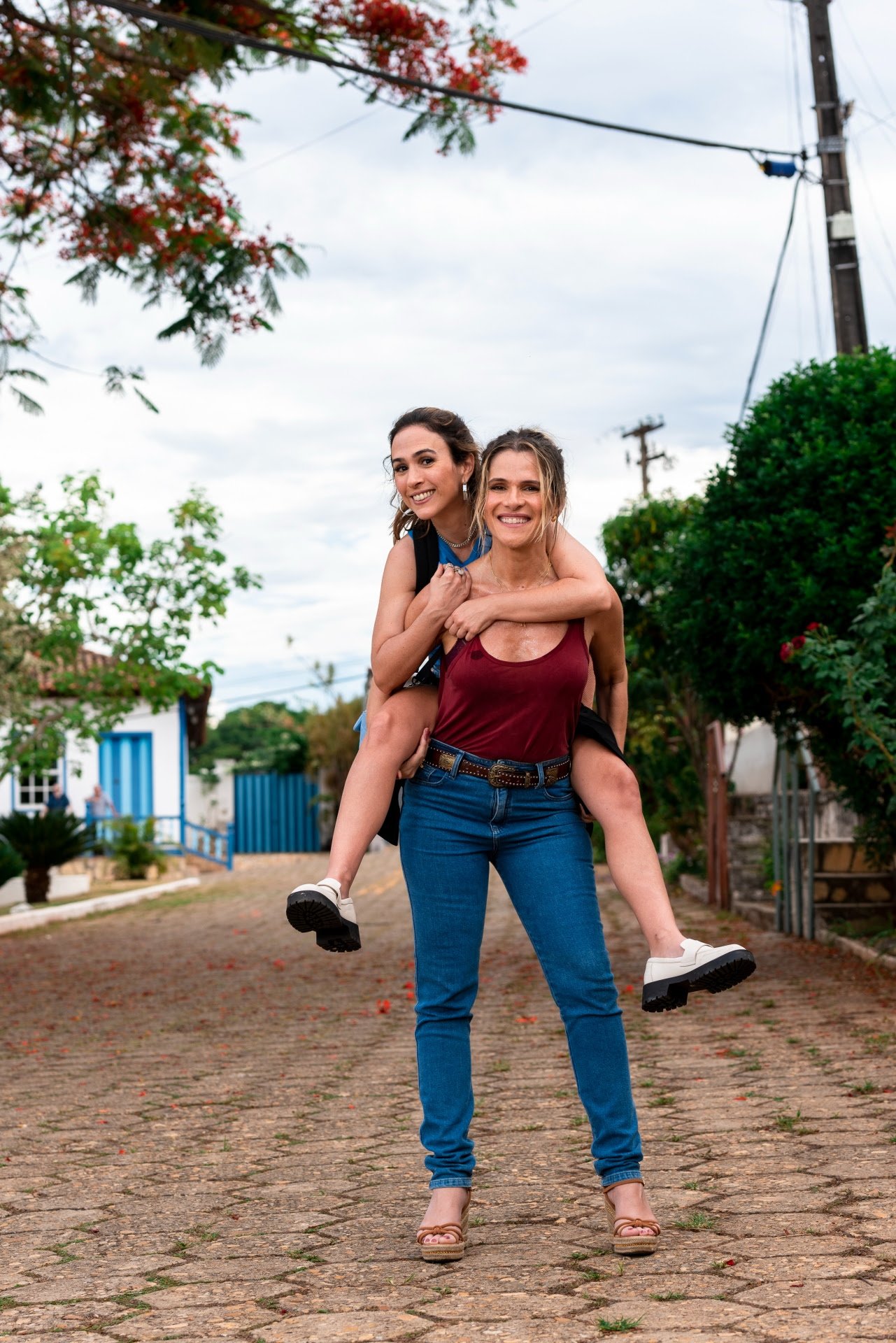 Ingrid Guimarães e Tatá Werneck protagonizam a aguardada comédia “Minha Irmã e Eu”, que começou a ser filmada