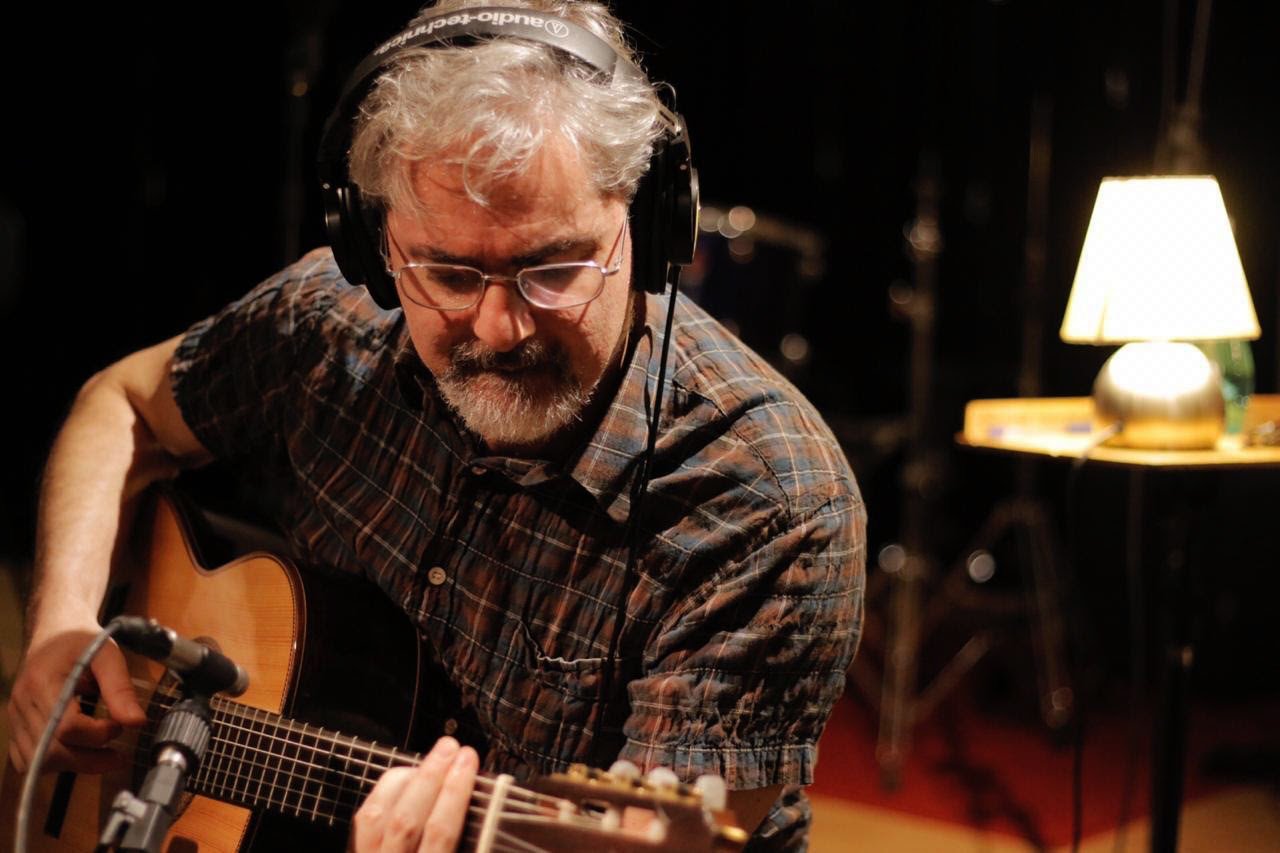Itamar Brant lança o álbum “Samba Trem”, uma leitura mineira sobre o gênero mais popular do país