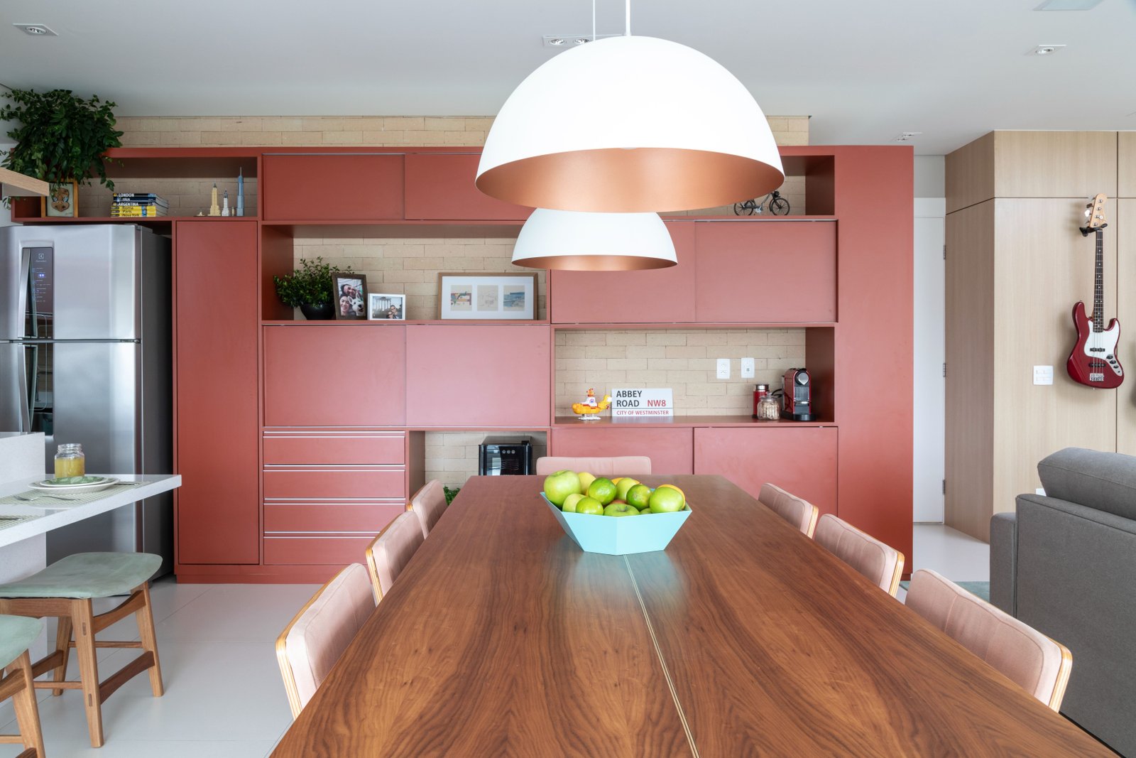 Ambientes com o Viva Magenta, a Cor de 2023, da Pantone - imagem 7