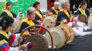 Feira do Bom Retiro terá show do grupo Samulnori Hanulim, apresentação de música instrumental e aula de