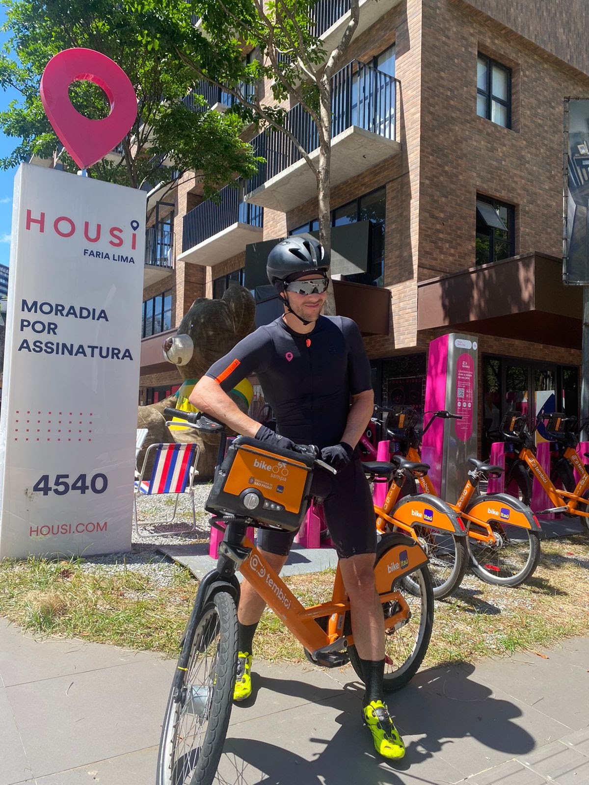 Tembici e Housi inauguram "Estação Rosa" de Bike Itaú na Faria Lima ao som de DJ Pedretti - imagem 2