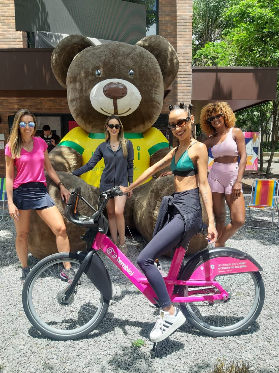 Tembici e Housi inauguram "Estação Rosa" de Bike Itaú na Faria Lima ao som de DJ Pedretti - imagem 5