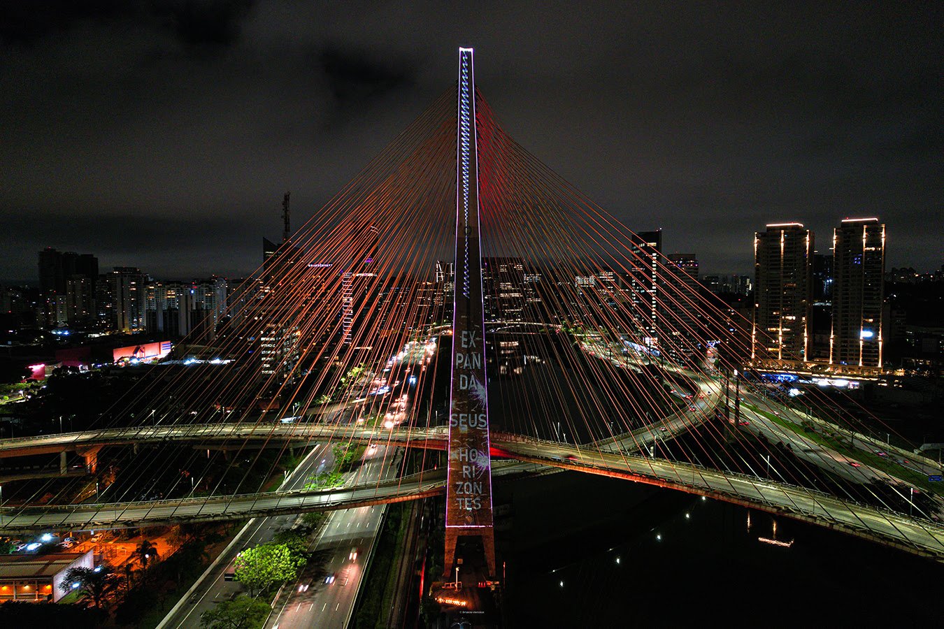 Um presente para SP:Guiné Eventos produz espetáculos combinados com som, luz, projeção e animação na famosa - imagem 2