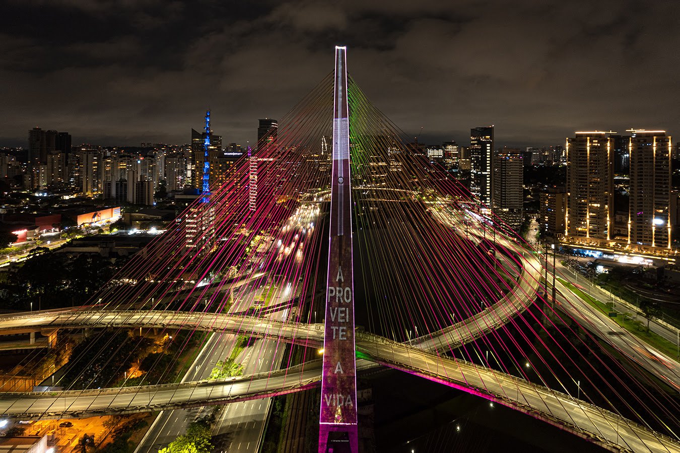Um presente para SP:Guiné Eventos produz espetáculos combinados com som, luz, projeção e animação na famosa - imagem 4