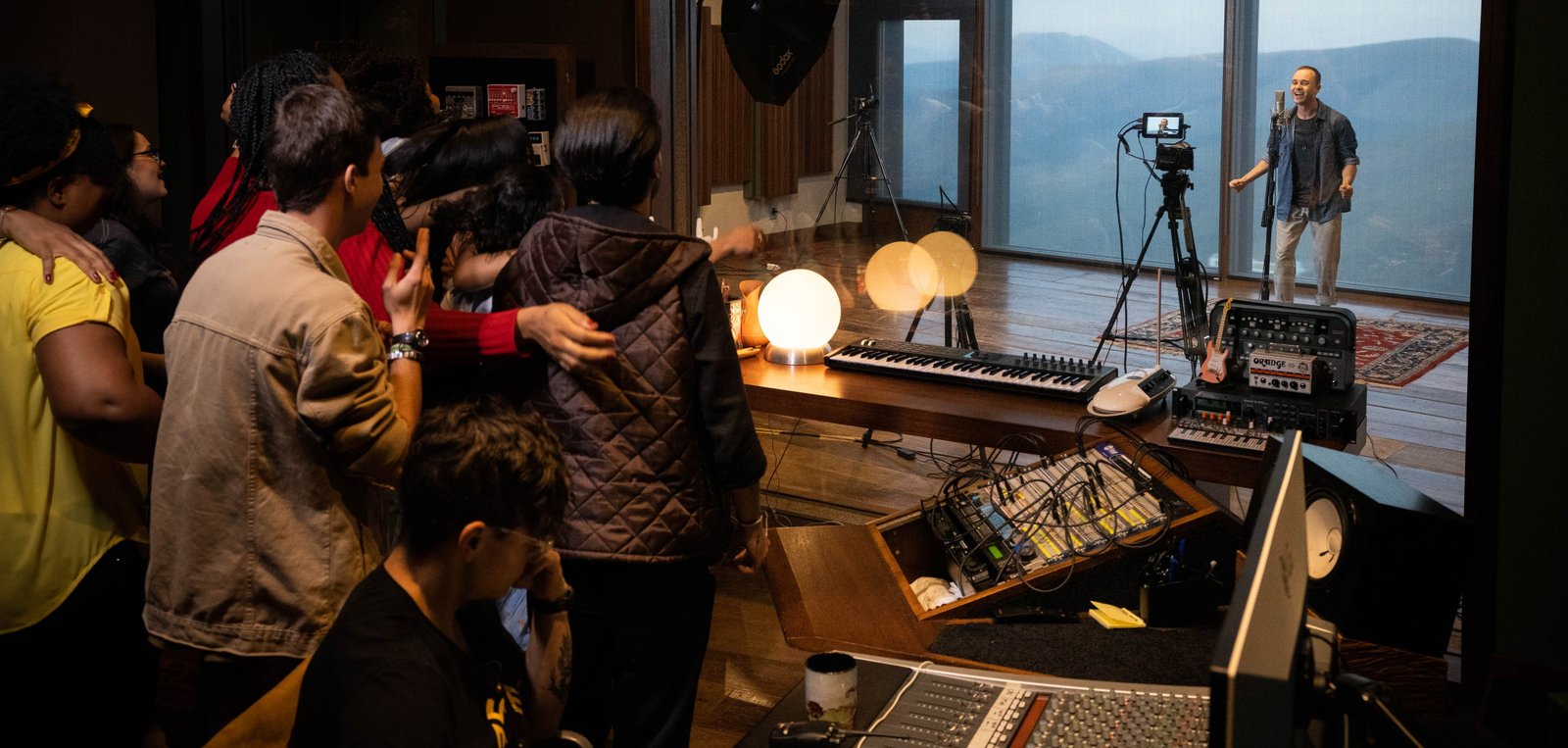 Vídeo-álbum de jovens talentos da música pop-cristã é gravado em meio a montanhas com participação de