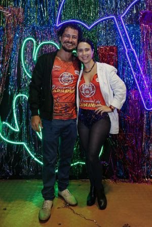 Daphne Bozaski, Luca Scarpelli, Maicon Santini e Vítor diCastro são destaque na segunda noite de Carnaval