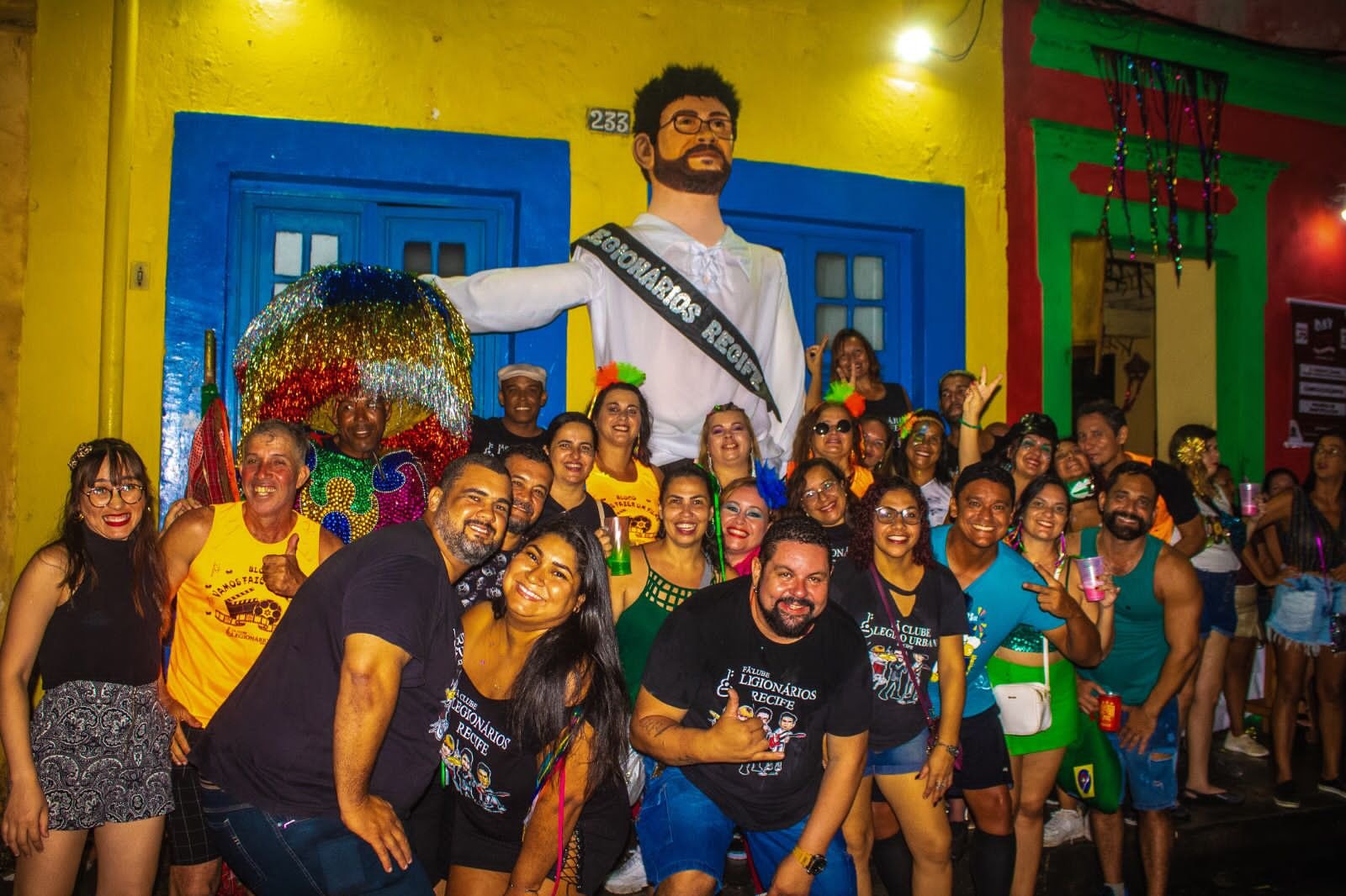 Pela primeira vez, boneco gigante de Renato Russo desfila na Terça-Feira de Carnaval em Olinda (PE)