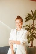 Rayssa Thomaz é diretora e fundadora da YSSA, agência de Marketing 360 e escola