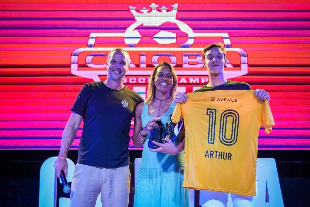 CAIOBA SOCCER CAMP RECEBE FLÁVIA E ARTUR ARANTES DO NASCIMENTO, FILHA E NETO DE PELE, E ABRE FINAL DE SEMANA