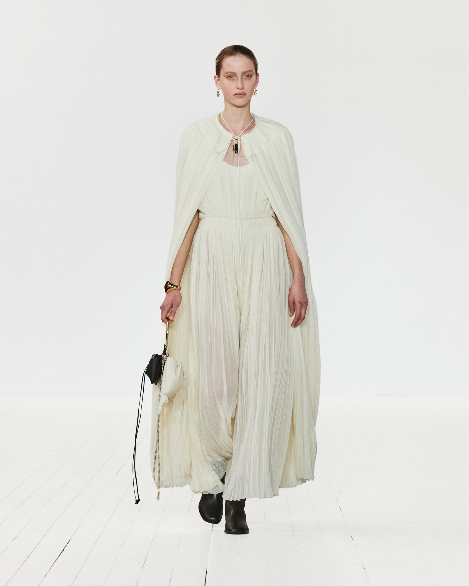 Chloé se inspira na arte barroca e no poder feminino em sua coleção de inverno 23