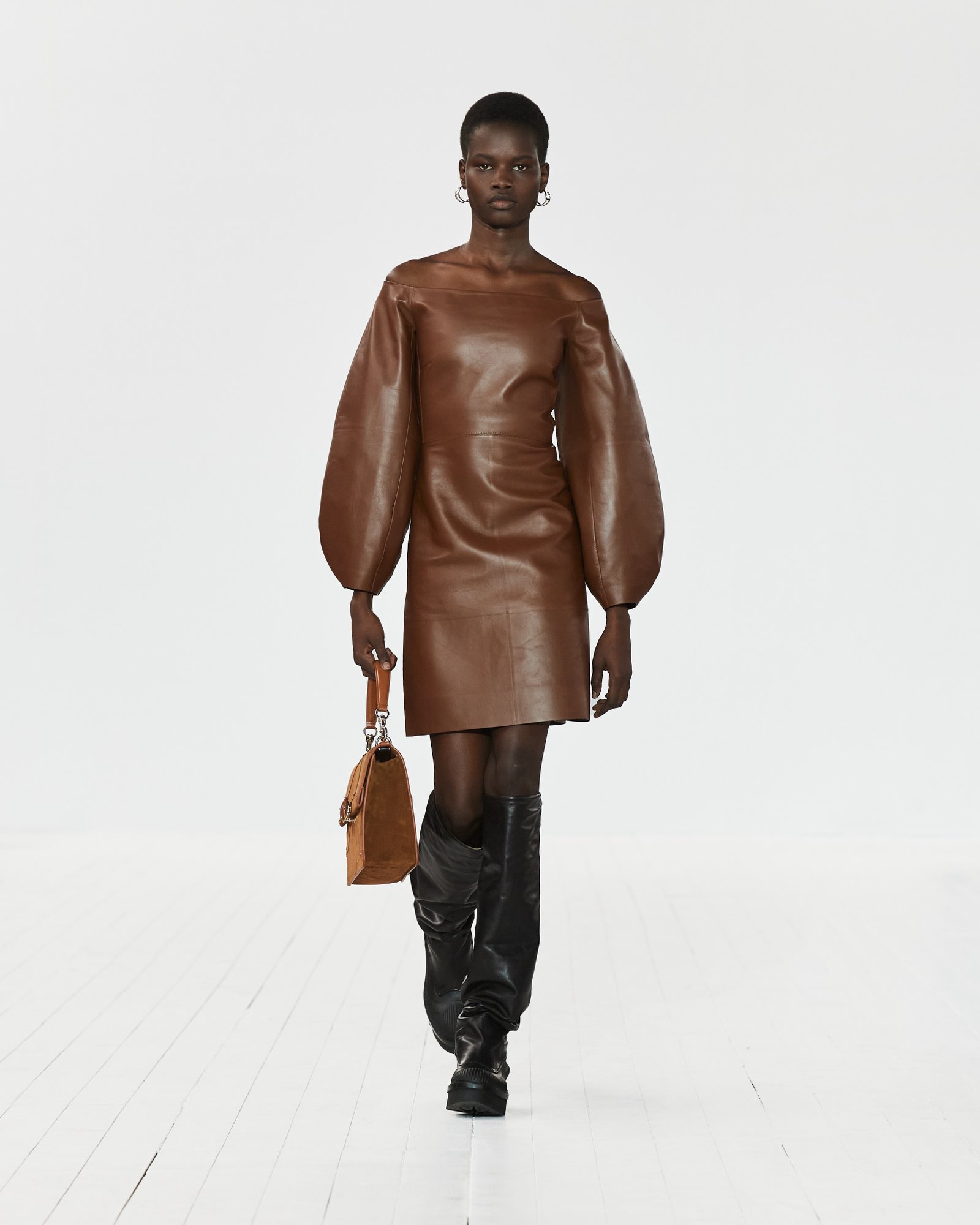 Chloé se inspira na arte barroca e no poder feminino em sua coleção de inverno 23 - imagem 3