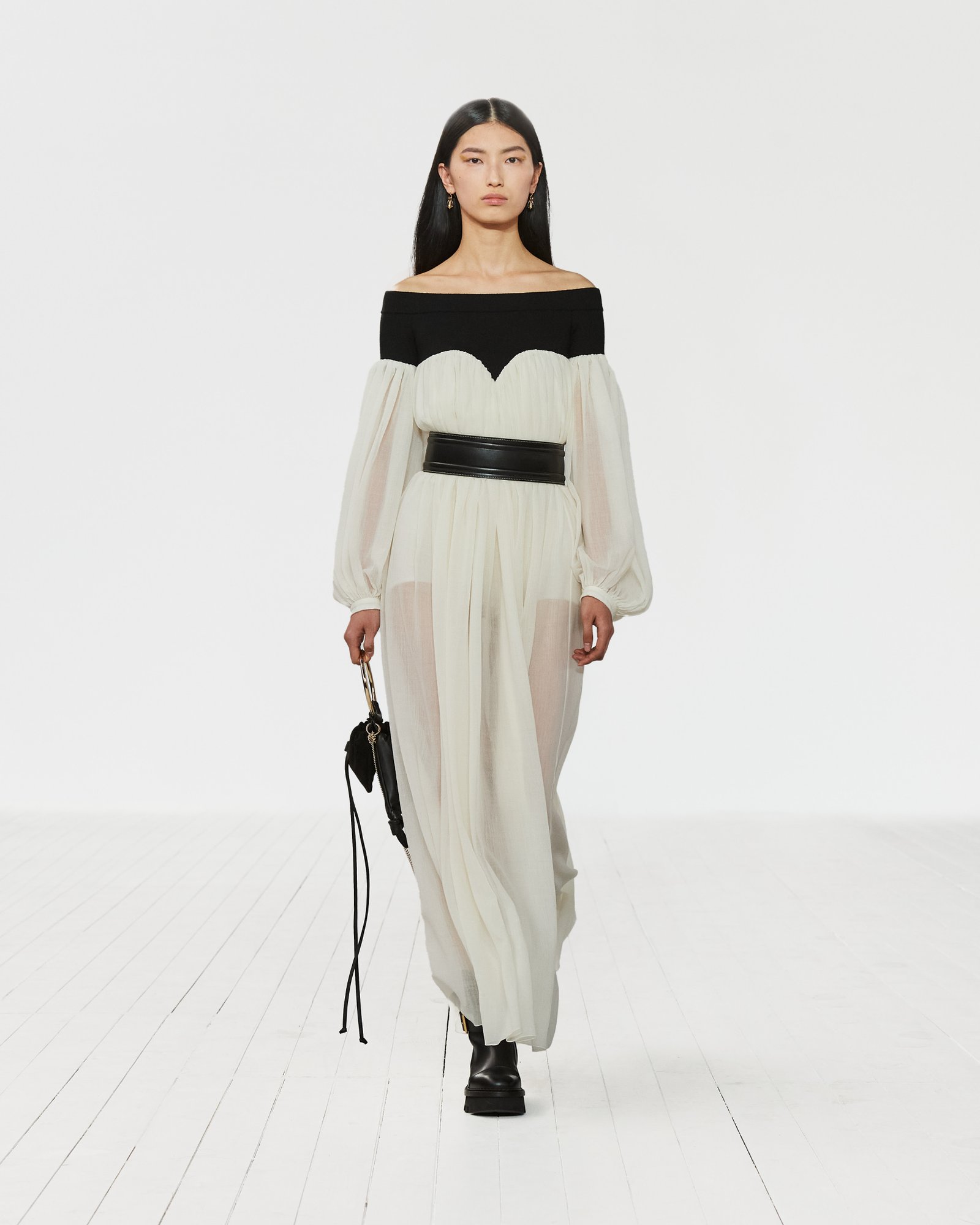 Chloé se inspira na arte barroca e no poder feminino em sua coleção de inverno 23 - imagem 8