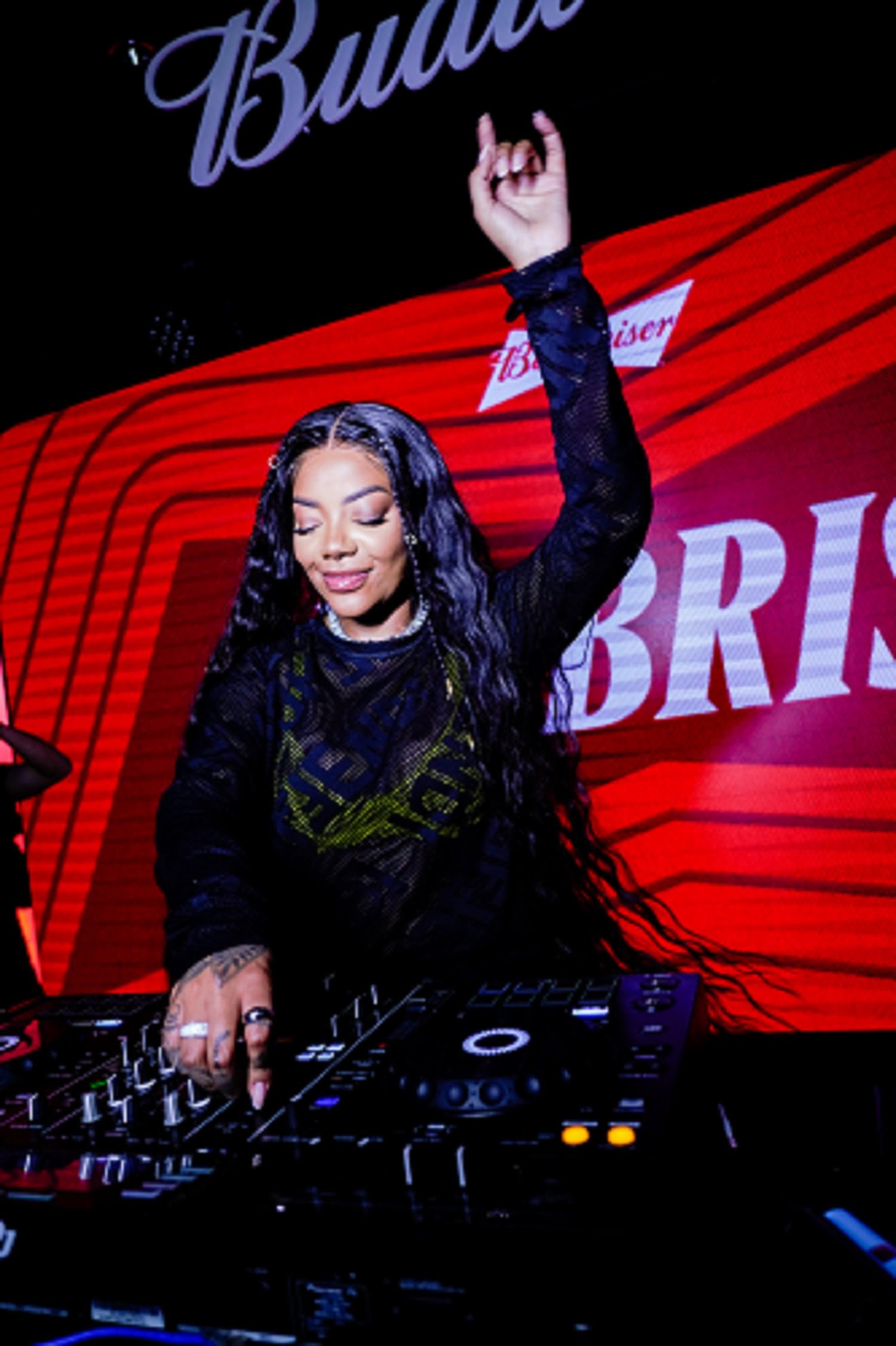 Do esquenta ao after com Budmilla: Ludmilla promove o Fervo by Bud e leva o clima do Lollapalooza Brasil para