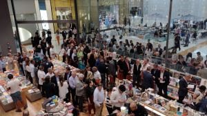 João Doria leva multidão a shopping de São Paulo