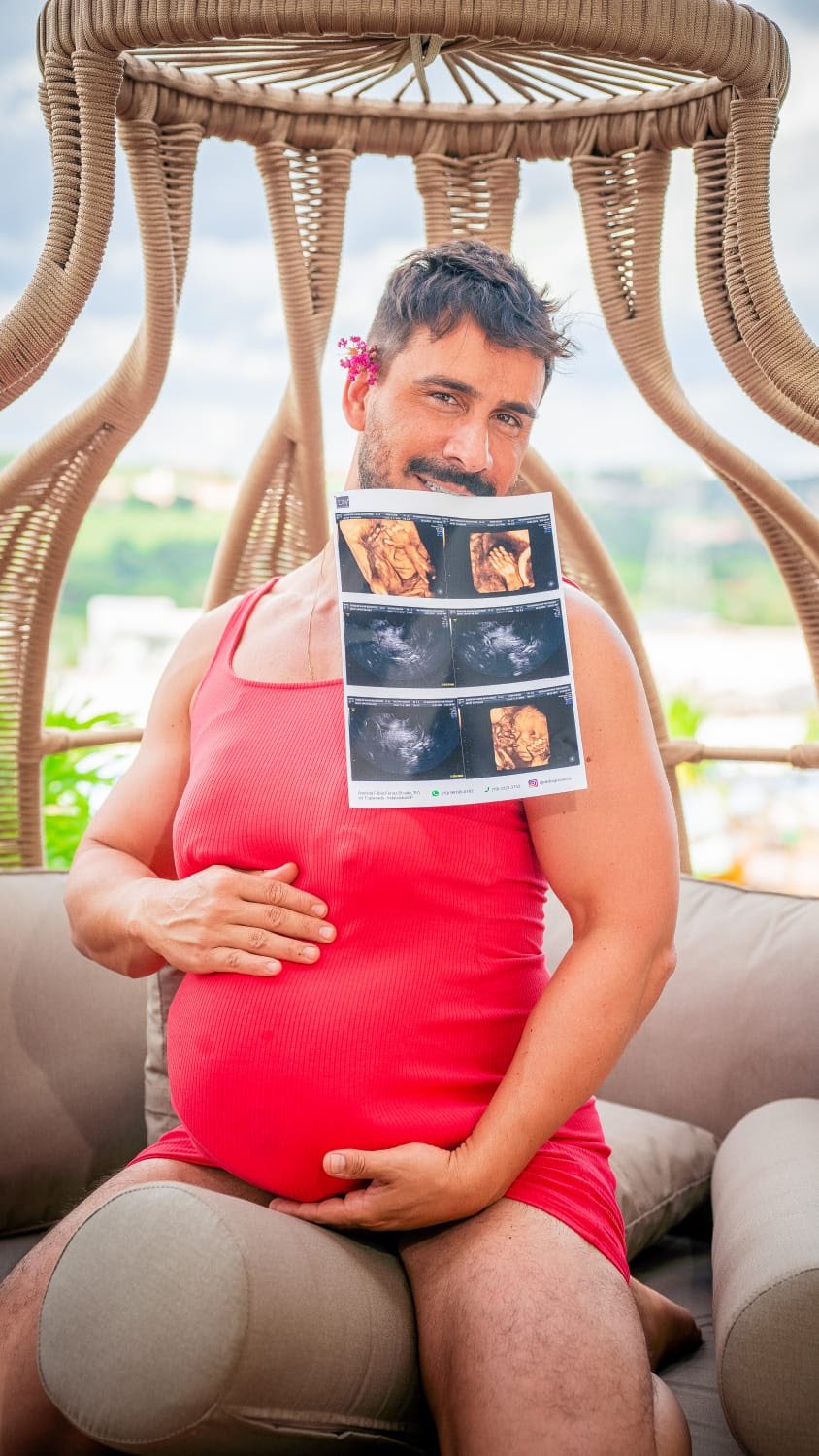 Julio Rocha posa com "barrigão" para pedir ajuda aos seguidores para o nome da filha: "Melhor ensaio de - imagem 6