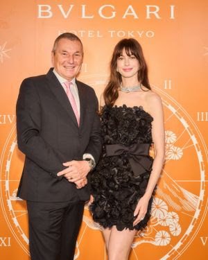 Anne Hathaway participa da inauguração do Hotel Bulgari Tokyo