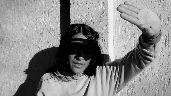 Brisa Flow cria manifesto audiovisual contra o Marco Temporal no videoclipe de "Etnocídio"