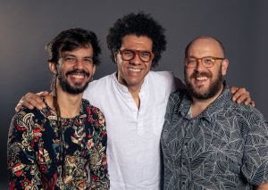 Compositor e bandolinista premiado, Hamilton de Holanda lança novo álbum "Flying Chicken" - imagem 3