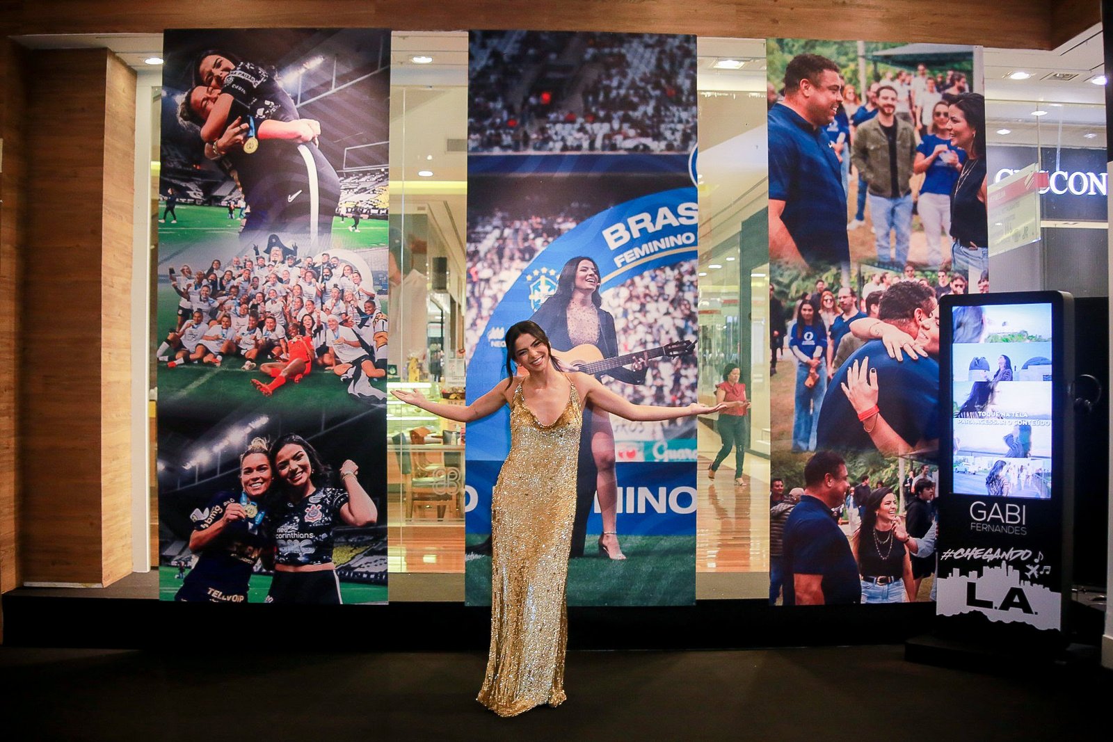 Gabi Fernandes inaugura exposição Gabi Fernandes inaugura exposição