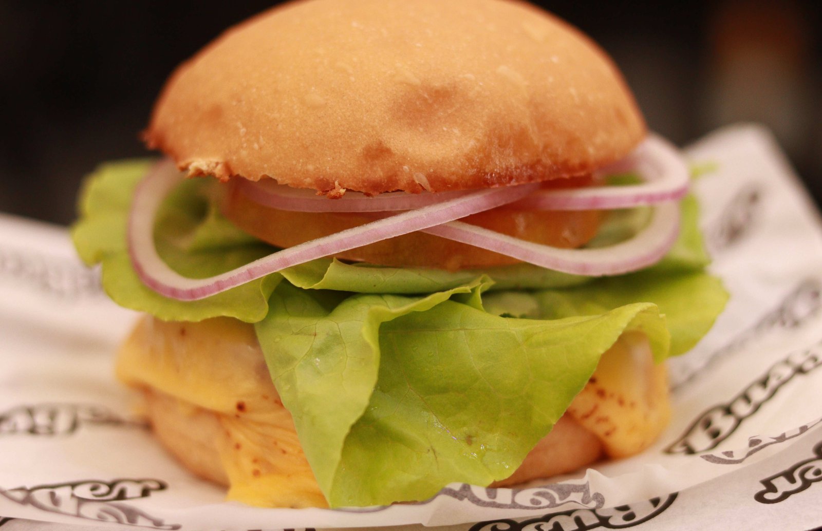 HAMBURGUERIA BUSGER INCREMENTA CARDÁPIO COM BURGER NA VERSÃO VEGGIE