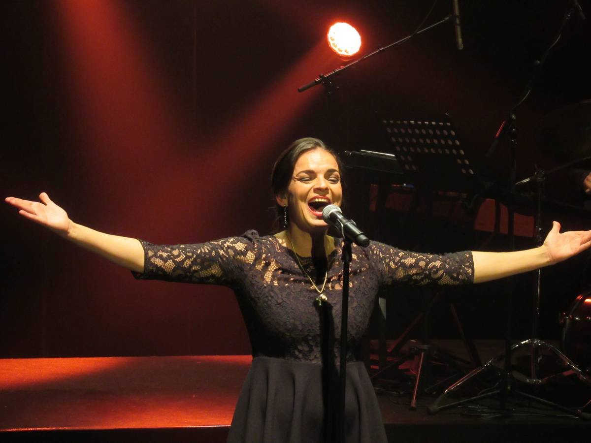 MUSICAL “PIAF, POR ANNE CARRERE” ABRE SESSÃO EXTRA NO TEATRO BRADESCO.