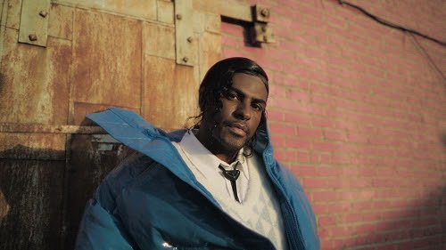 Rico Dalasam lança videoclipe do single "Tarde D+" e anuncia o novo disco "Escuro Brilhante