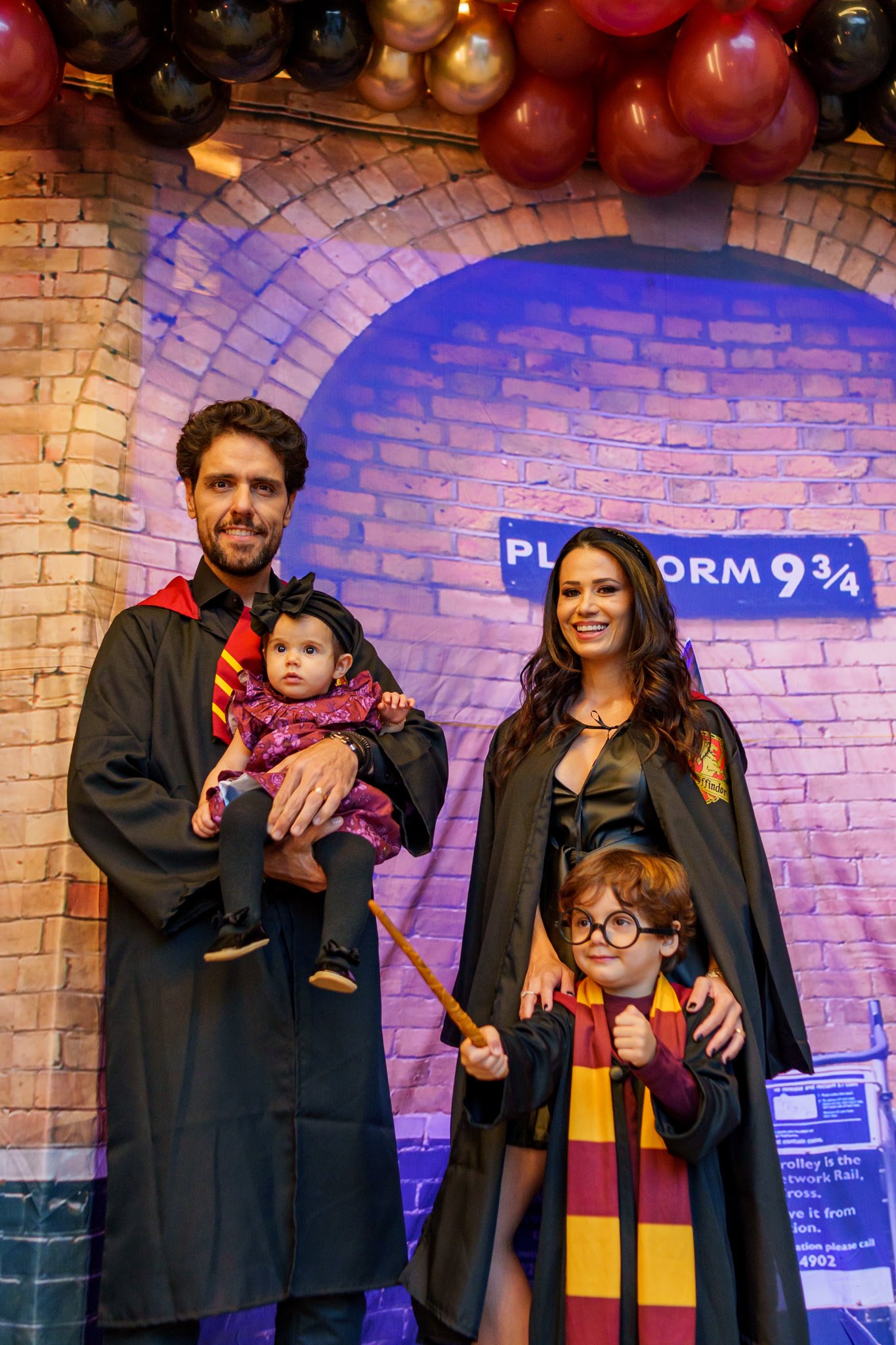 Thiago Arancam e Aline Frare comemoram 4 anos do filho mais velho com festa temática