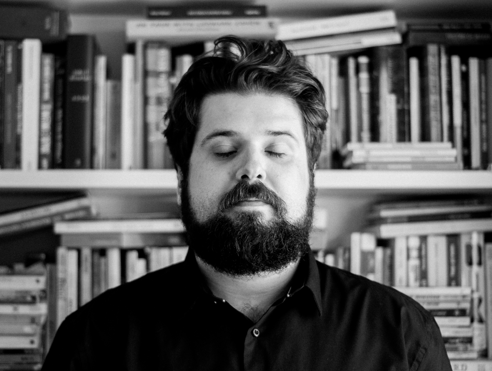 A solidão do algoritmo: romance investigativo discute os impactos psíquicos e sociais da tecnologia e do