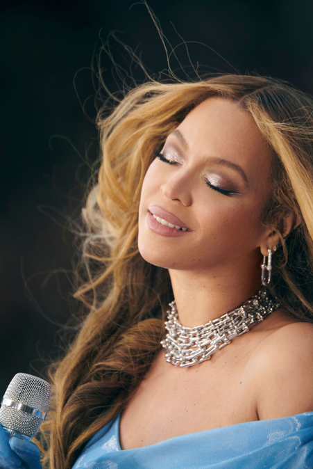 Beyoncé usa Tiffany & CO. Personalizado Durante Renaissance World Tour em Sunderland - imagem 2