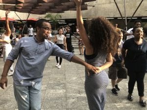 Dia do Desafio terá aulas gratuitas de samba-rock com música ao vivo no Centro de São Paulo