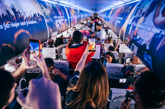 LATAM faz flashmob em pleno voo com uma das atrações do The Town 2023 - imagem 2