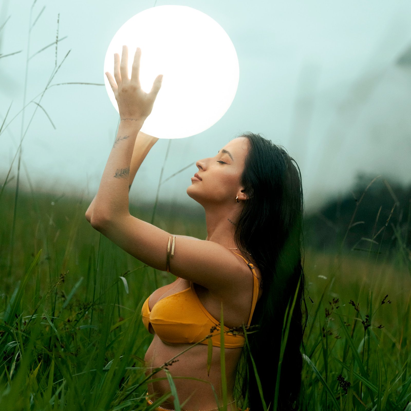 Mariana Nolasco lança o single "Lá de Onde Eu Vim"