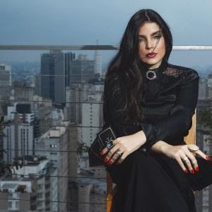 Por que bruxas gostam de usar preto?