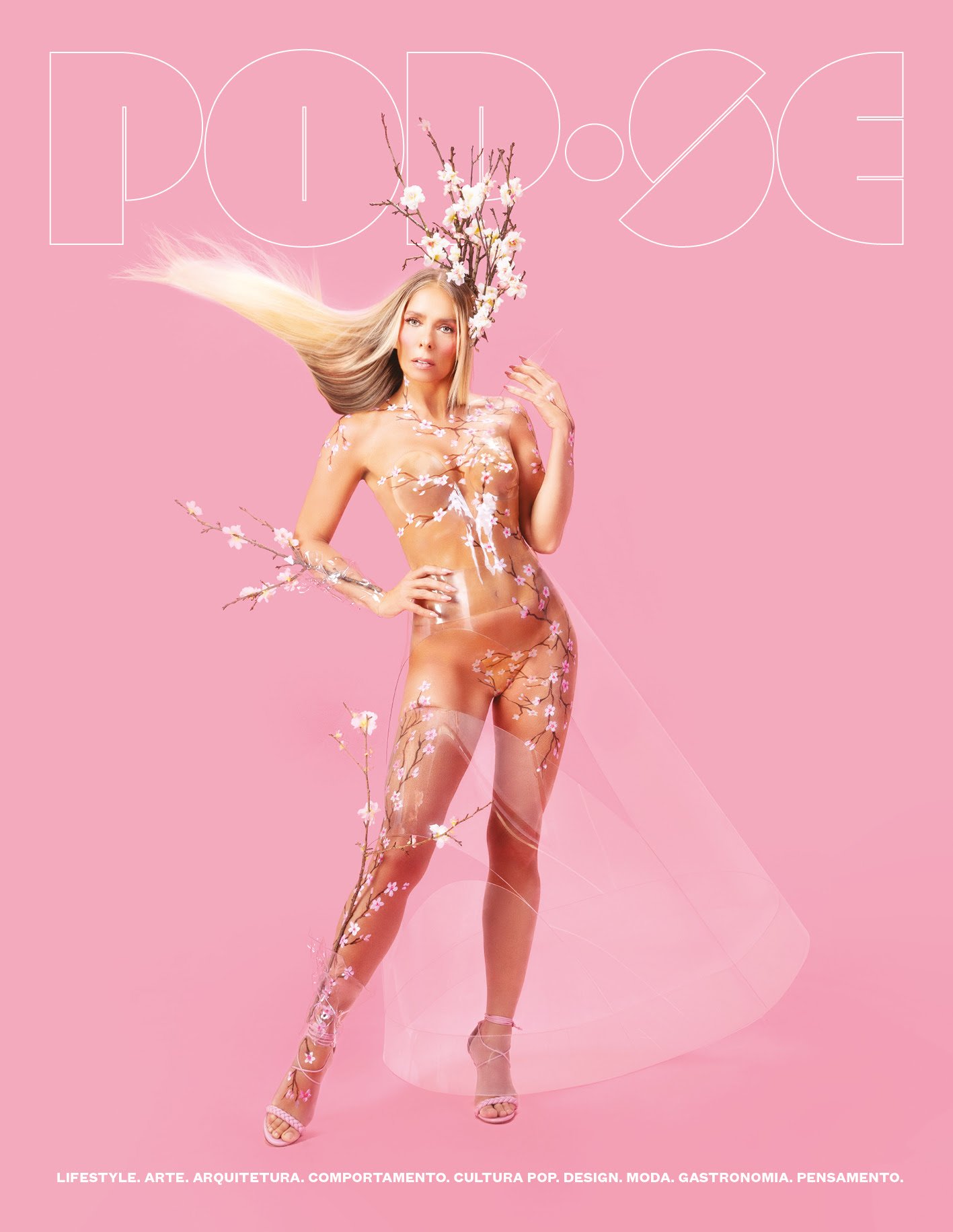 AOS 50, ADRIANE GALISTEU POSA EM ENSAIO ARTÍSTICO QUASE NUA PARA REVISTA POP-SE