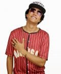Bruno Mars Cover se apresenta no Raposo Shopping