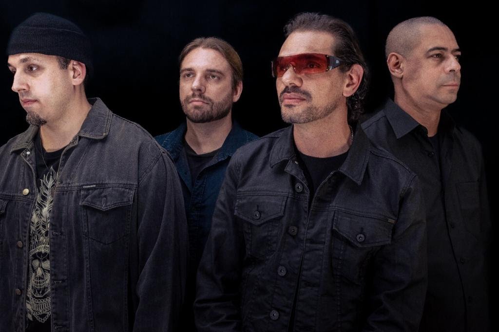 Cover do U2 agita Palco Musical do Shopping Penha