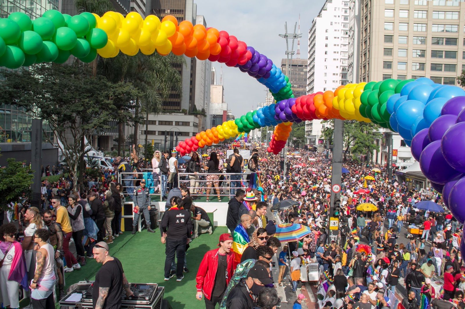Documentário no GNT, São Paulo Cidade em Montação, mostra os impactos da maior parada LGBT do mundo na
