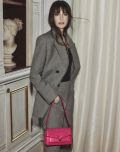 Embaixadora Global da Bulgari, Anne Hathaway, apresenta a coleção FW '23 de Artigos de Couro e Acessórios - imagem 9