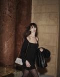 Embaixadora Global da Bulgari, Anne Hathaway, apresenta a coleção FW '23 de Artigos de Couro e Acessórios - imagem 14