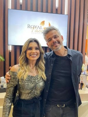 Flávia Alessandra e Otaviano Costa desembarcam em São Paulo para compromisso de negócios