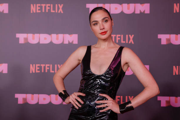 Gal Gadot usa Tiffany & Co. para o Netflix Tudum: Evento Global de Fãs 2023 - imagem 2