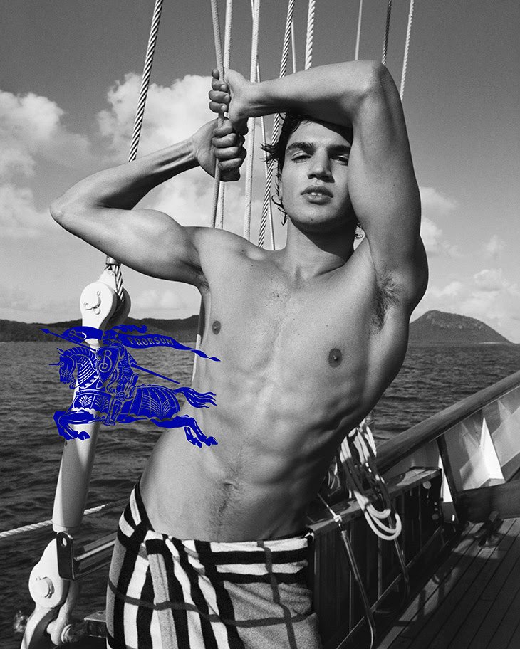 Modelo brasileiro é destaque em nova campanha da Burberry - imagem 2