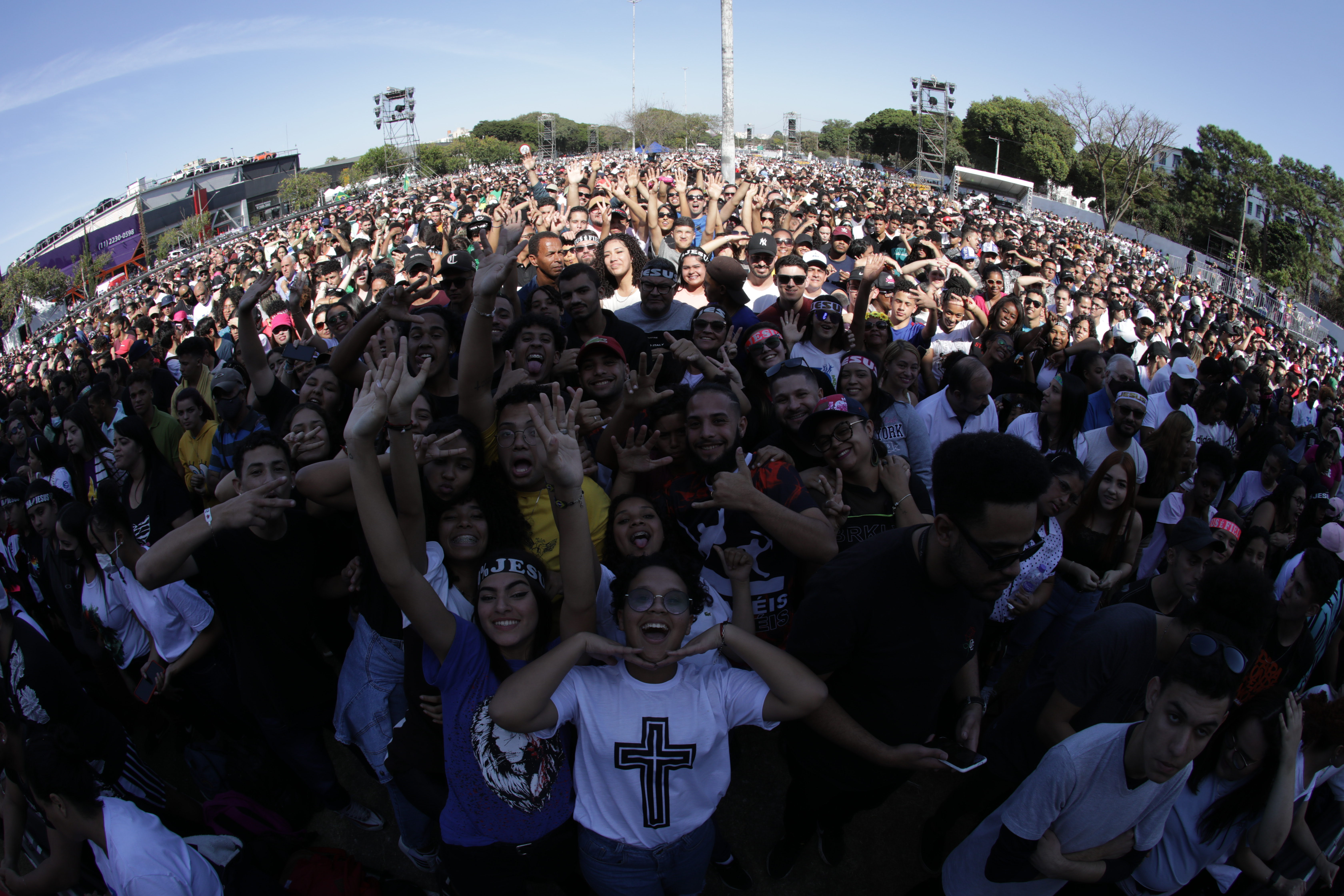 Pluralidade: Marcha para Jesus e Parada LGBT+ movimentam a cidade no feriado - imagem 6